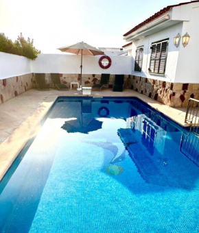 Chalet con piscina privada cerca del mar